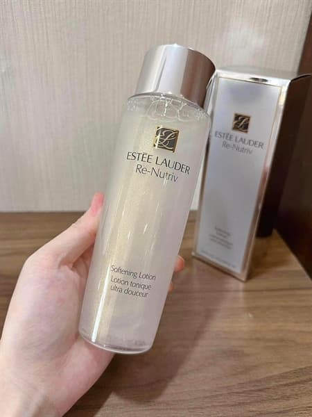 Nước Thần Estee Lauder 𝗥𝗘-𝗡𝗨𝗧𝗥𝗜𝗩 𝗦𝗼𝗳𝘁𝗲𝗻𝗶𝗻𝗴 𝟮𝟱𝟬𝗺𝗹 - Image 1