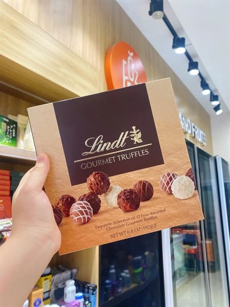 Hộp Socola Lindt Gourmet Truffles - Image 1