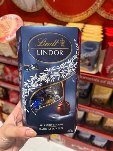 Kẹo Lindt Lindor Dark ASSORTED 327gram - Image 1