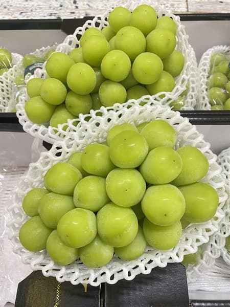 Nho Sữa Hàn Quốc ( 2 Chùm 1.8Kg ) - Image 1