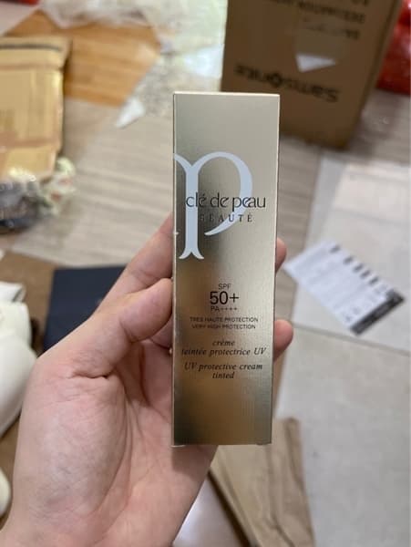 KCN Cle de peau UV Cream Tinted Pink SPF50+ 30ml - Image 1