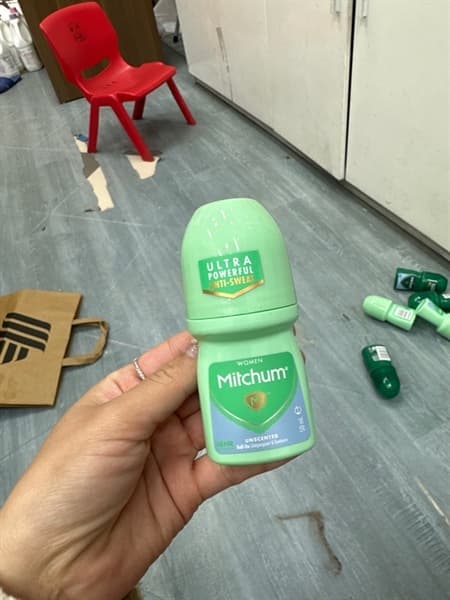 Lăn Khử Mùi Mitchum Unscented Xanh Úc 50ml - Image 1