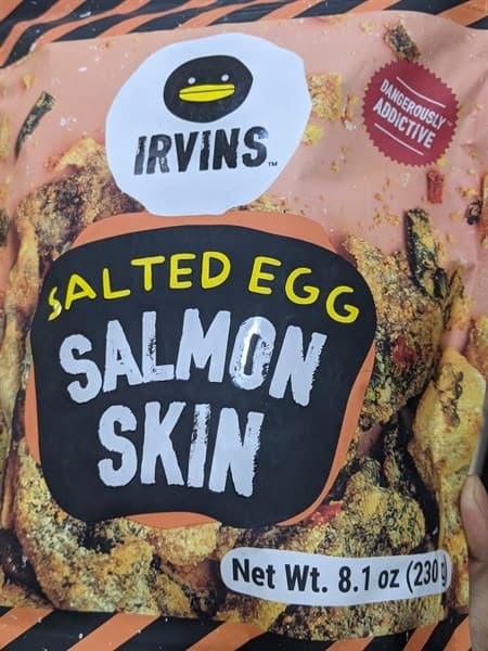 Snack Irvins Da Cá Hồi Trứng Muối Singapore 210g - Image 1
