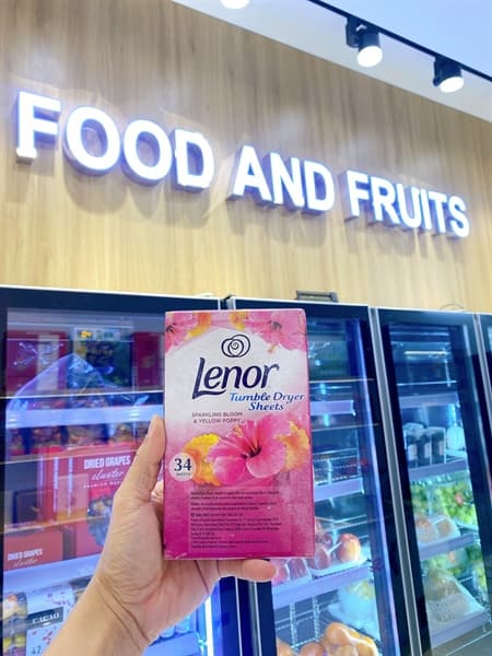 Giấy thơm quần áo Lenor UK hương Hoa Anh Túc - Image 1