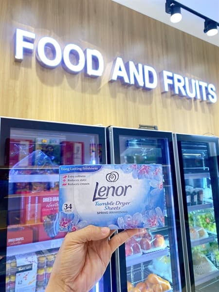 Giấy thơm quần áo Lenor UK hương mùa xuân - Image 1