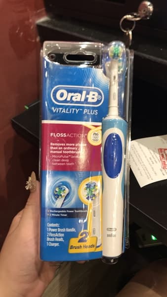 Bàn Chải Đánh Răng Điện Oral-B Vitality Plus Flossaction ( Hộp ) - Image 1