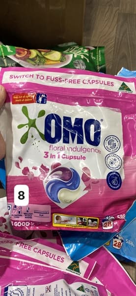 Viên Giặt OMO Hồng Floral Indulgence 3 in 1 Capsule 28V 588gr ( Túi ) - Image 1