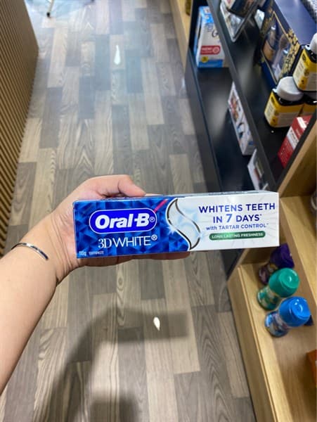 Kem Đánh Răng Oral - B 3D White 110gr - Image 1