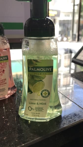 Nước Rửa Tay Palmolive Antibacterial Lime & Mint Xanh 250ml ( Chai ) - Image 1