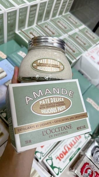 Tẩy Da Chết L'Occitane Amandea Almond Delicious Paste 200ML