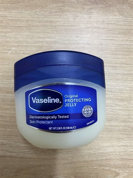Vaseline Pure Petroleum Jelly 100ml