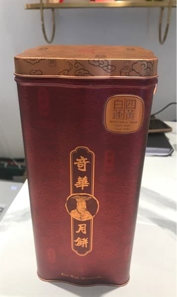 Bánh Trung Thu KeeWah Mooncake Sen Trắng 4 Trứng Muối Hong Kong - Hộp Thiếc Cặp Lồng 4 Cái